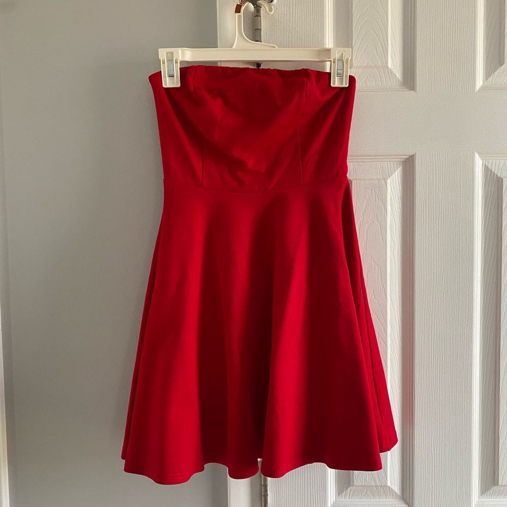NWT Lulu’s Red Strapless Skater Mini Dress